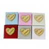 1pza Mini caja con diseño brilloso y rayas para regalo 5x5x3.5cm, variedad de colores / i love you / con corazon de madera / min